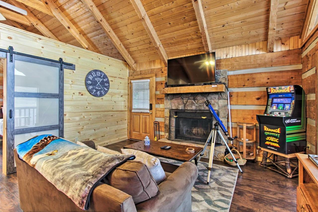 Sevierville Cabin With Private Hot Tub And Fireplace! Dış mekan fotoğraf