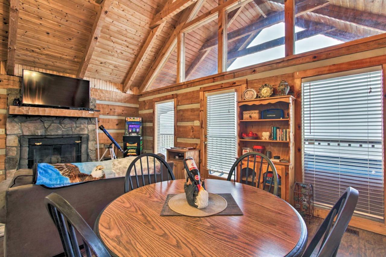 Sevierville Cabin With Private Hot Tub And Fireplace! Dış mekan fotoğraf